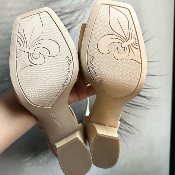 🌸FRANCO SARTO🌸 Dima Beige Leather Ankle Strap
Heeled Sandals Size: 10 - Picture 13 of 13